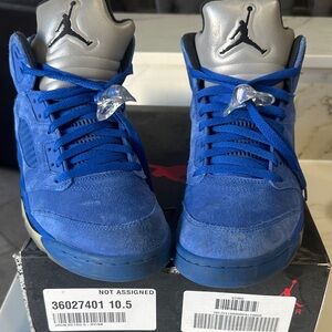 Jordan 5 Size 10.5 Men's Sneakers in Blue and Silver Gently worn with markings